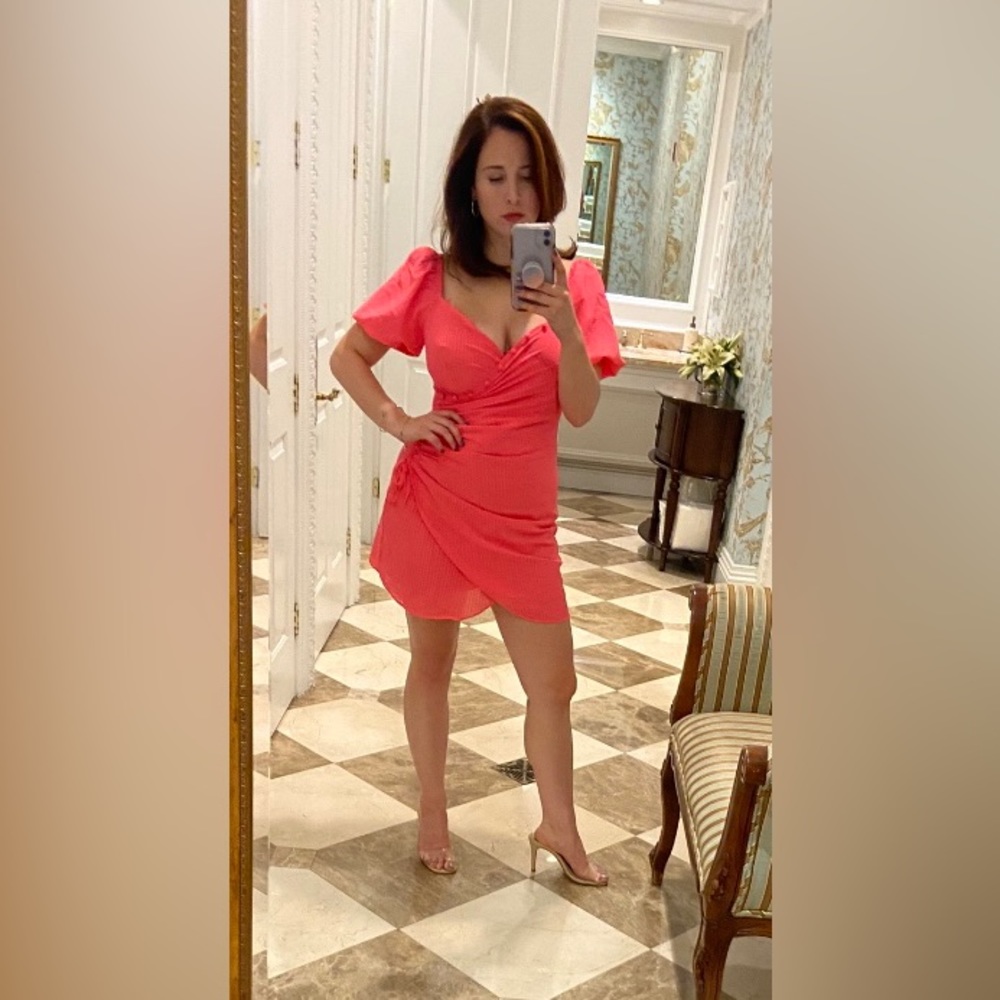 *LIKE NEW* 4SI3ENNA HOT PINK PUFF SLEEVE MINI DRESS - SIZE MEDIUM